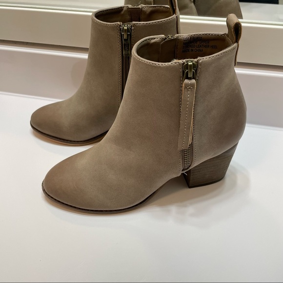 ARider Girl Stacked Leather Heel - Picture 2 of 5